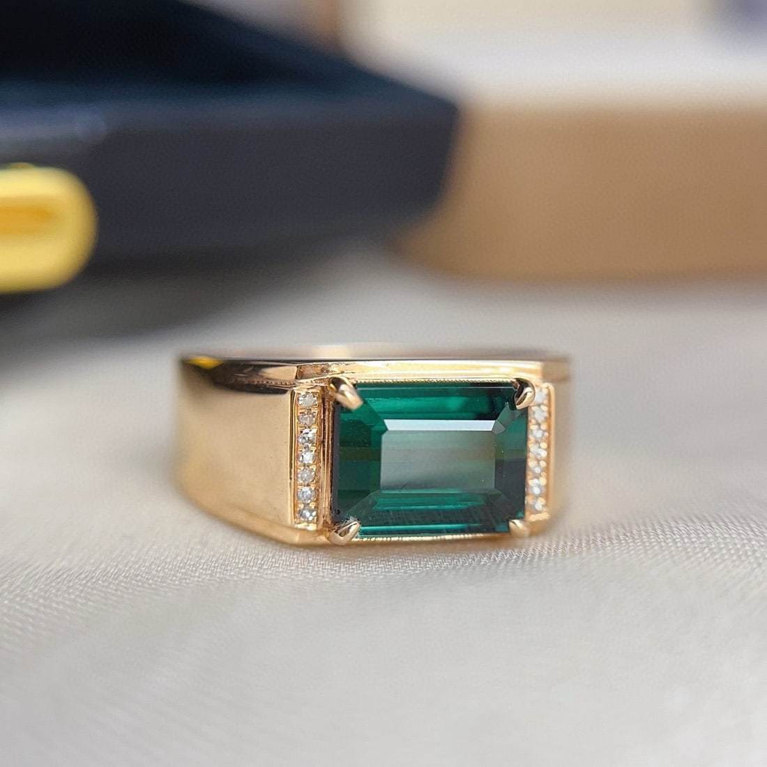 14k Gold 2.55 Ct Natural Tourmaline & Diamond & Men¡¯s Ring: Ref:230965008 // gold content:14k gold // ring size:8us // // main gemstone:tourmaline // shape:octagonal // carat weight:2. 55ct // color:green // treatment:natural // // adjacent gemstone 2 :