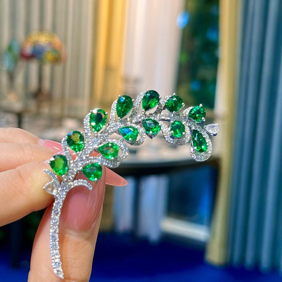 14k Gold 10.13 Ctw Vivid Green Natural Tsavorite & Diamond Brooch: Ref:230965012 // gold content:14k gold // main gemstone:tsavorite // shape:pear // carat weight:8. 32ct // color:vivid green // treatment:natural // // adjacent gemstone 2 : diamond // shape:multiply