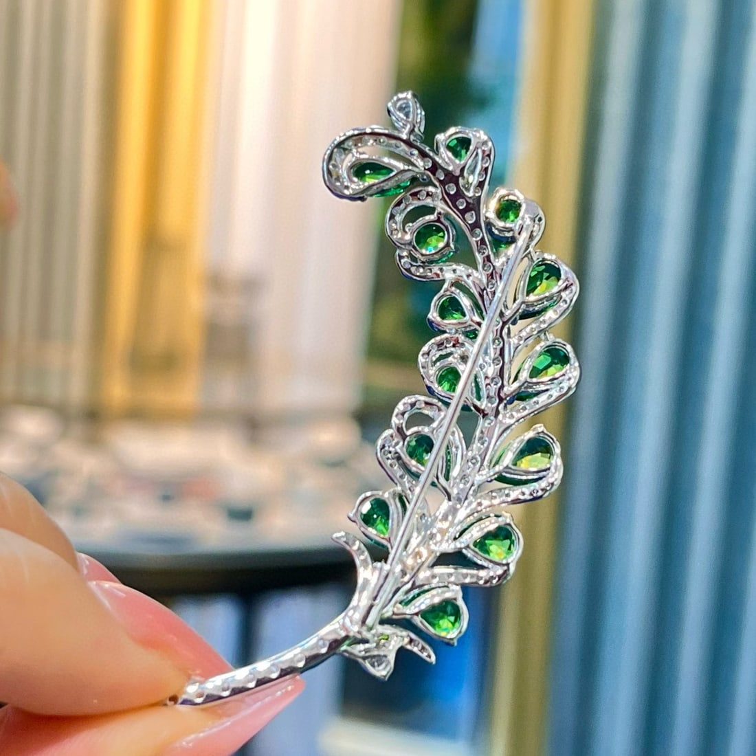 14k Gold 10.13 Ctw Vivid Green Natural Tsavorite & Diamond Brooch - 2