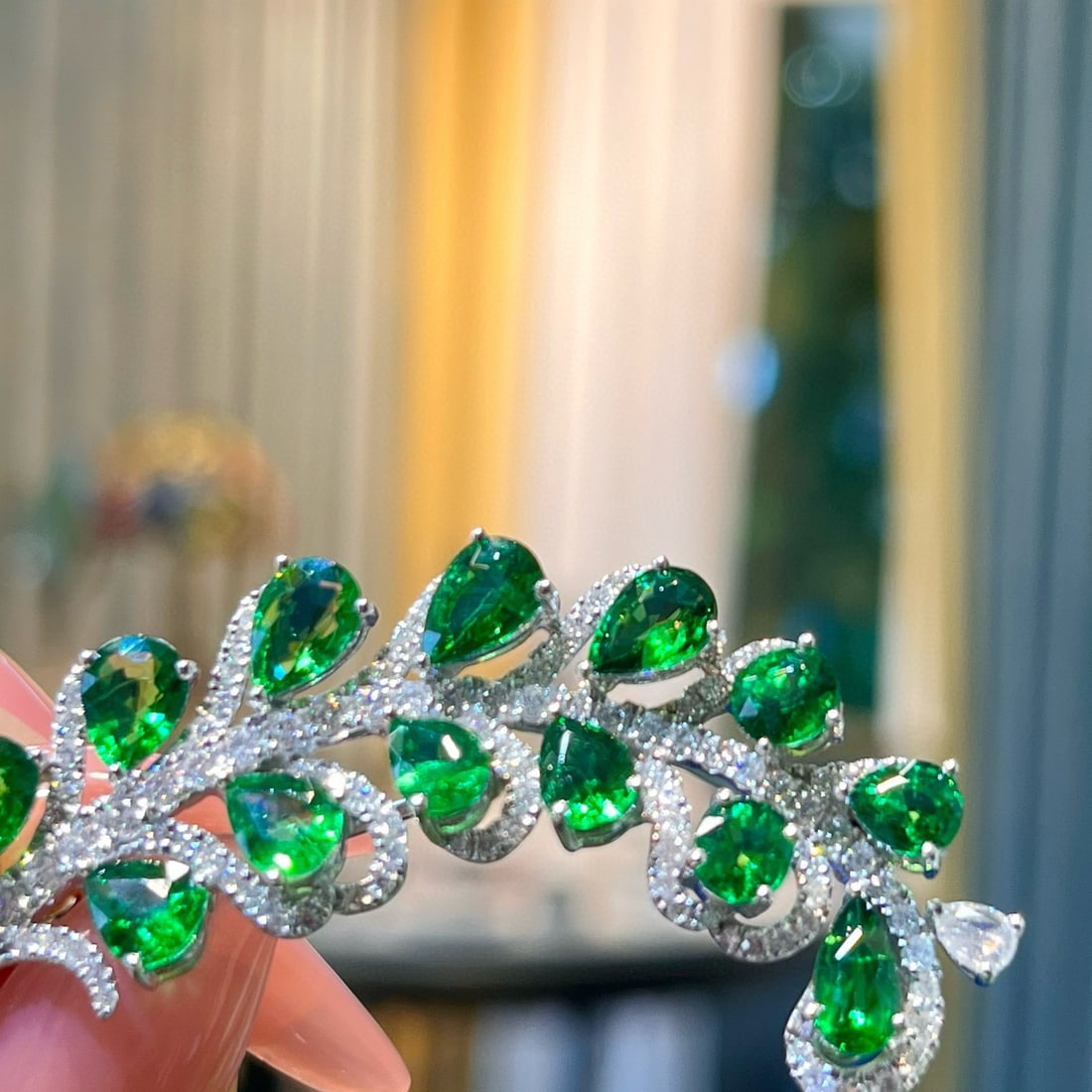 14k Gold 10.13 Ctw Vivid Green Natural Tsavorite & Diamond Brooch - 4