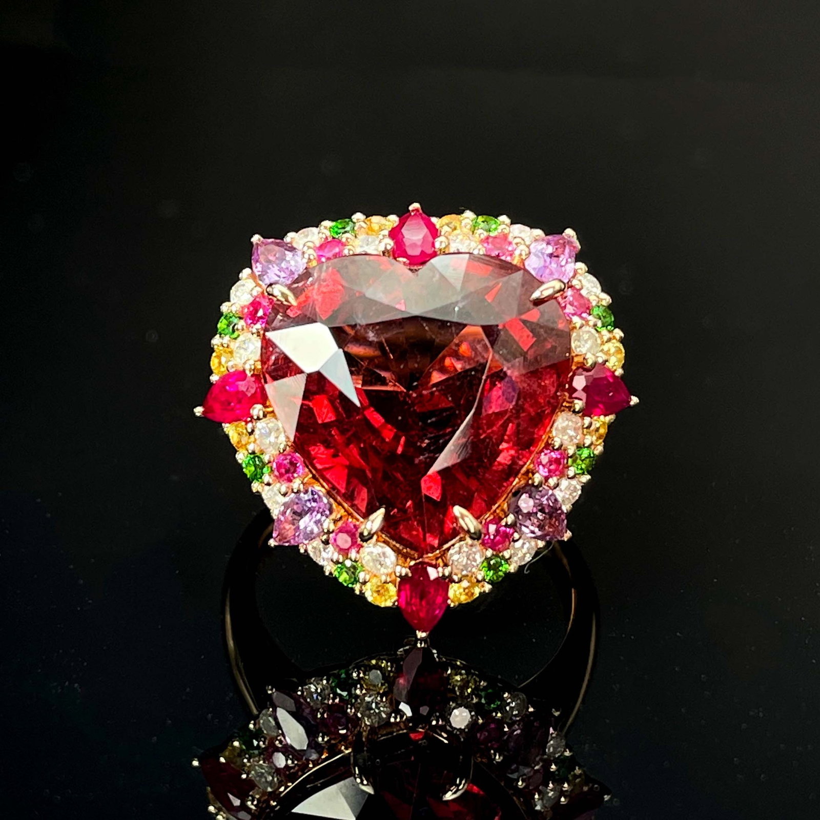 14k Gold 11.6 Ctw Natural Tourmaline & Diamond Ring: Ref:230965027 // gold content:14k gold // ring size:7. 25us // // main gemstone:tourmaline // shape:heart // carat weight:11. 2ct // color:red // treatment:natural // // adjacent gemstone 2 : diamond