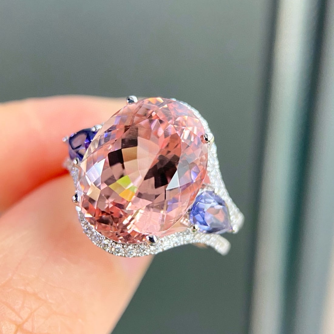 14k Gold 8.18 Ct Natural Morganite & Diamond Ring: Ref:230965041 // gold content:14k gold // ring size:7. 25us // // main gemstone:morganite // shape:oval // carat weight:8. 18ct // color:cherry blossom color // treatment:natural // // adjacent