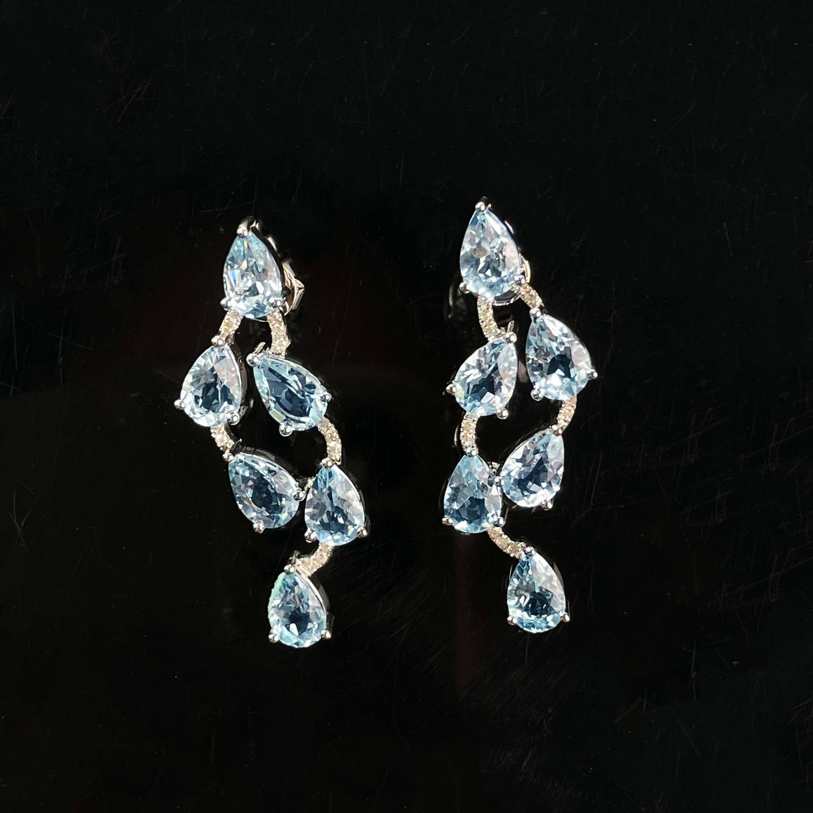 14k Gold 4.3 Ct Natural Aquamarine & Diamond Earrings: Ref:230965080 // gold content:14k gold // main gemstone:aquamarine // shape:pear // carat weight:4. 3ct // color:blue // treatment:natural // // adjacent gemstone 2 : diamond // shape:round //
