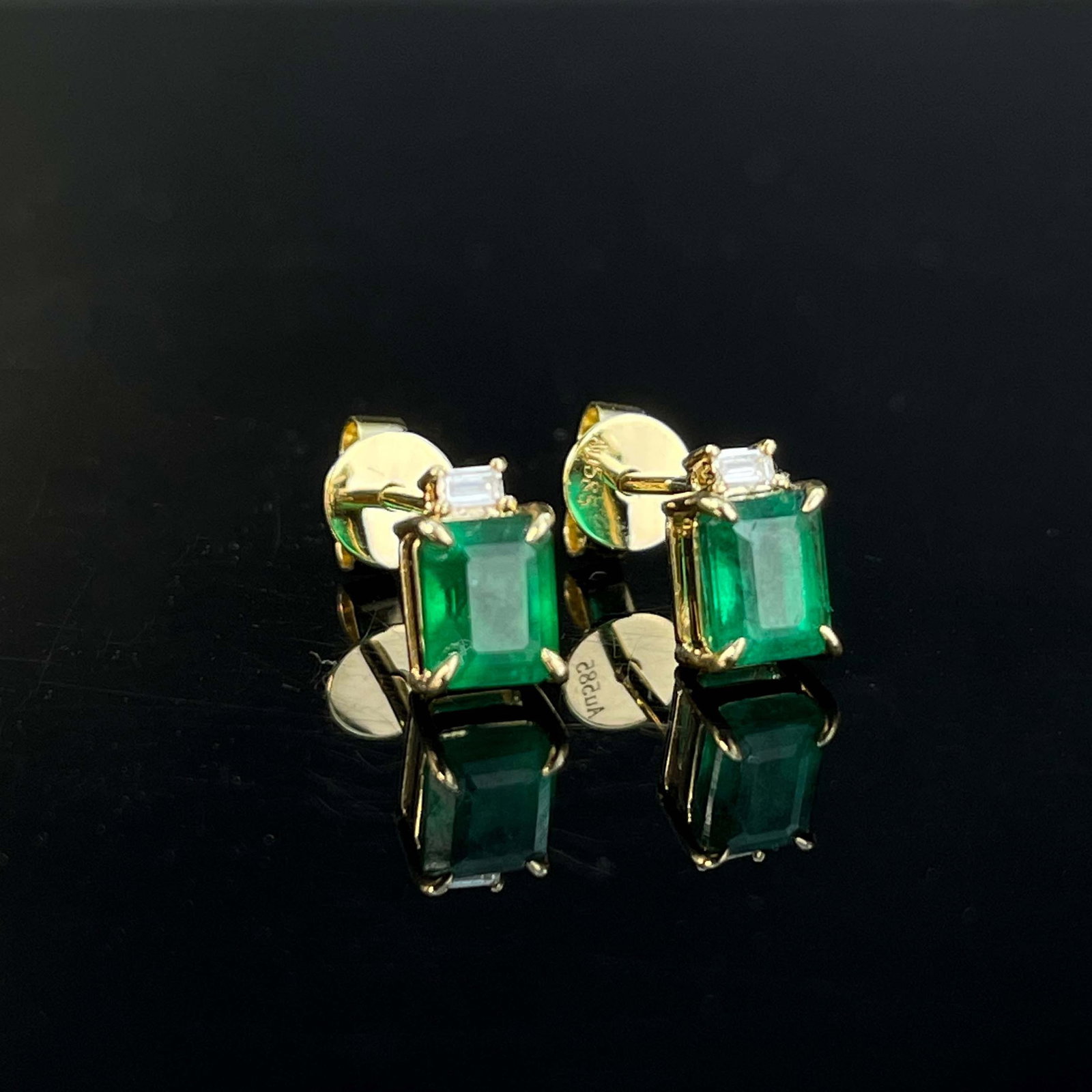 14k Gold 0.86 Ctw Vivid Green Natural Emerald & Diamond Earrings - 2