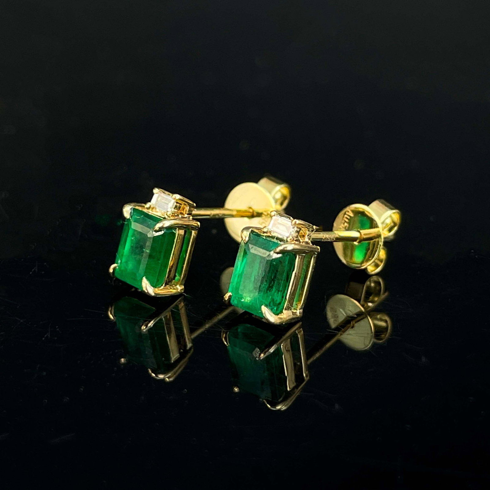 14k Gold 0.86 Ctw Vivid Green Natural Emerald & Diamond Earrings - 3