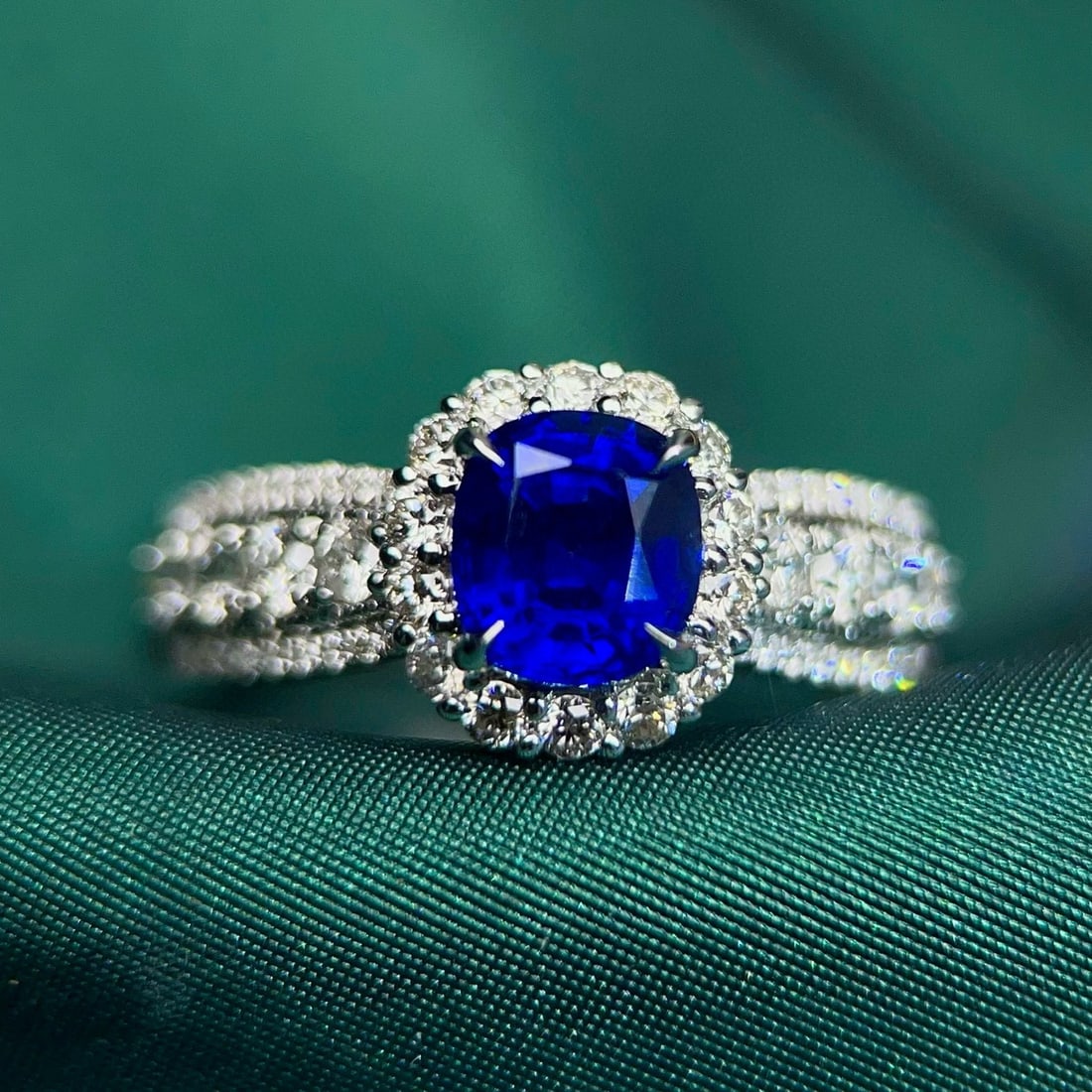 14k Gold 1.90 Ctw Natural Sapphire & Diamond Ring: Ref:230965097 // gold content:14k gold // ring size:7. 25us // // main gemstone:sapphire // shape:cushion // carat weight:1. 23ct // color:royal blue // treatment:natural // // adjacent gemstone 2 :