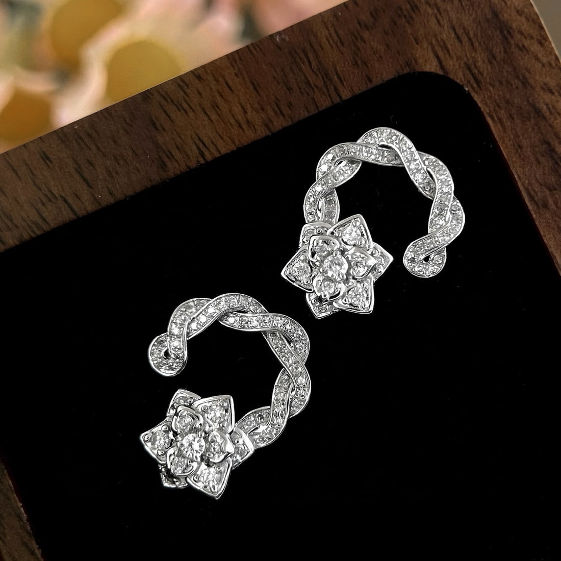 14k Gold 0.42 Ct Natural H Diamond Earrings: Ref:230965110 // gold content:14k gold // main gemstone:diamond // shape:round // carat weight:0. 42ct // clarity grade:vs-si // color:h // treatment:natural // cut grade:g // Condition: New Low