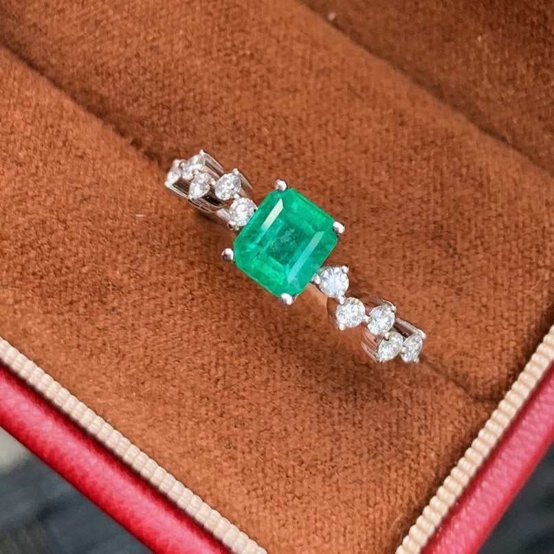 14k Gold 1.28 Ctw Natural Emerald & Diamond Ring: Ref:230965173 // gold content:14k gold // ring size:7. 25us // // main gemstone:emerald // shape:octagonal // carat weight:1. 0ct // color:green // treatment:natural // // adjacent gemstone 2 :