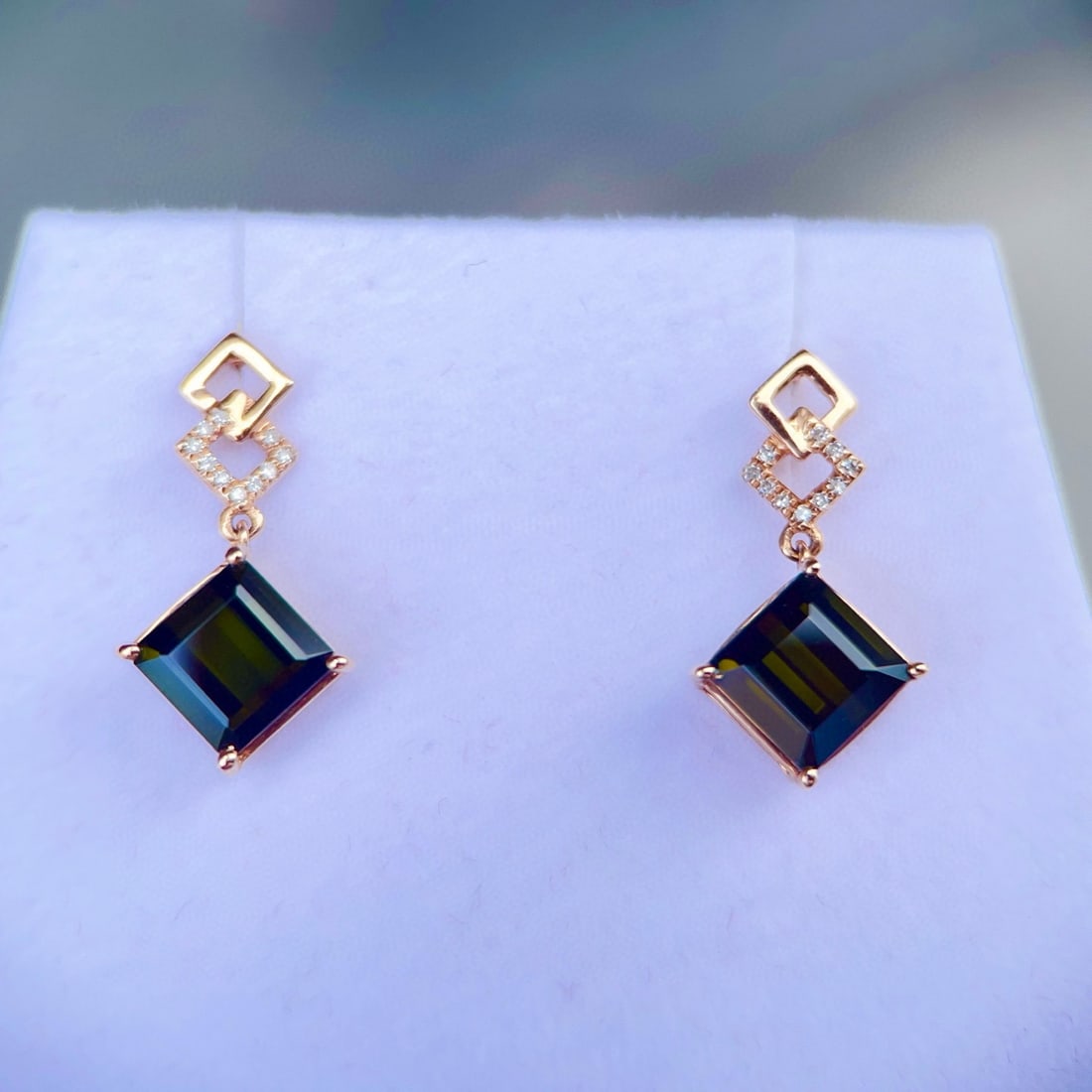14k Gold 2.54 Ctw Natural Tourmaline & Diamond Earrings: Ref:230965208 // gold content:14k gold // main gemstone:tourmaline // shape:octagonal // carat weight:2. 45ct // color:green // treatment:natural // // adjacent gemstone 2 : diamond // number of