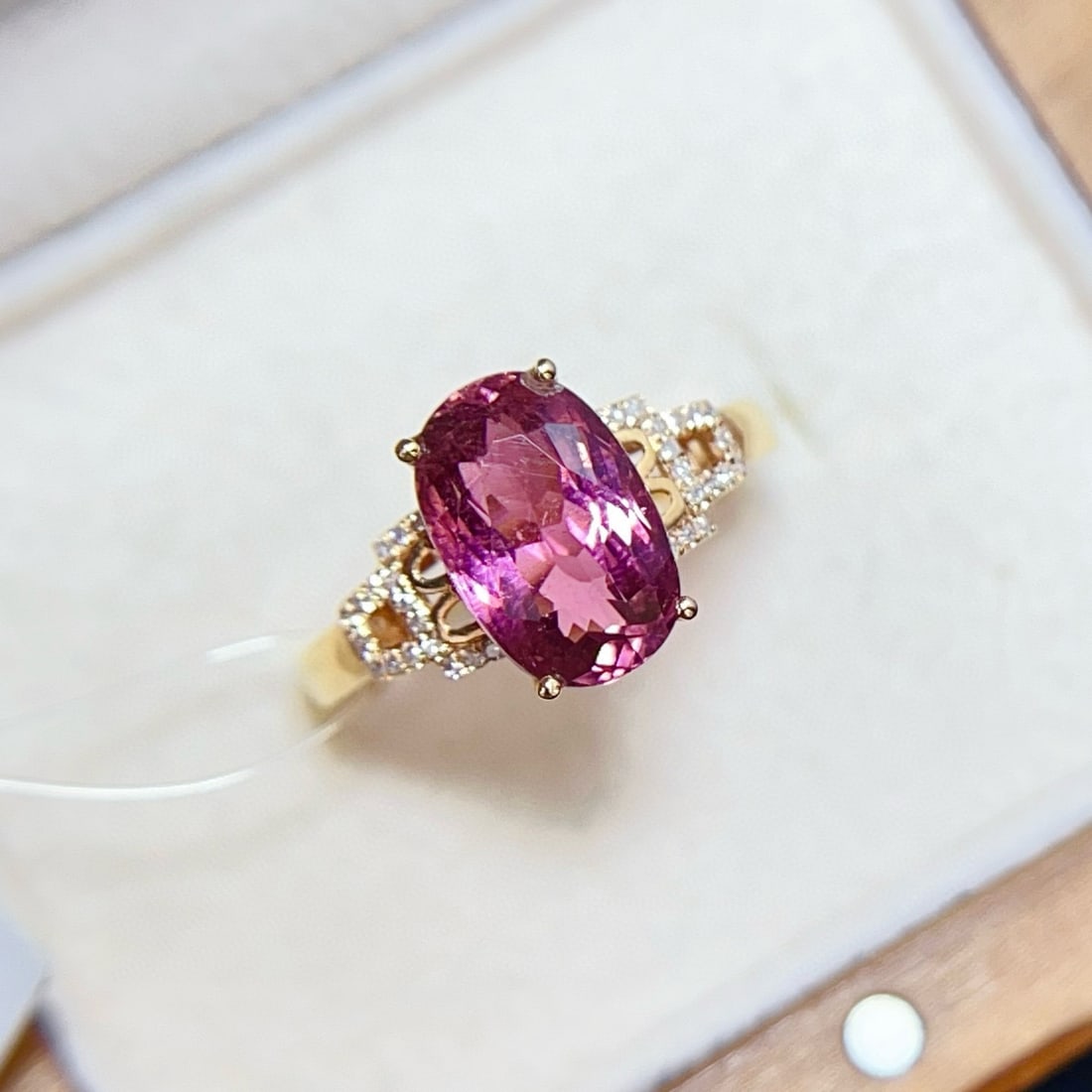 14k Gold 3.6 Ct Natural Tourmaline & Diamond Ring: Ref:230965243 // gold content:14k gold // ring size:7. 25us // // main gemstone:tourmaline // shape:oval // carat weight:3. 6ct // color:pink // treatment:natural // // adjacent gemstone 2 : diamond