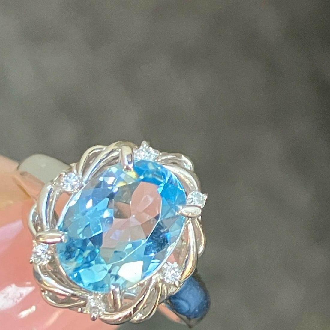 14k Gold 1.90 Ctw Natural Aquamarine & Diamond Ring: Ref:230966050 // gold content:14k gold // ring size:7. 25us // // main gemstone:aquamarine // shape:oval // carat weight:1. 85ct // color:blue // treatment:natural // // adjacent gemstone 2 : diamond