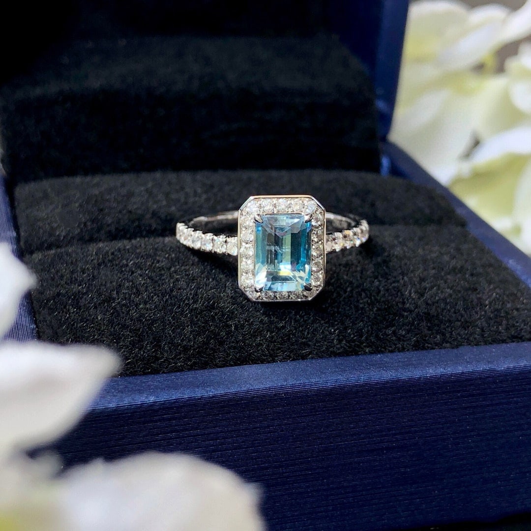 14k Gold 1.32 Ctw Natural Aquamarine & Diamond Ring: Ref:230966055 // gold content:14k gold // ring size:7. 25us // // main gemstone:aquamarine // shape:octagonal // carat weight:0. 99ct // color:blue // treatment:natural // // adjacent gemstone 2 :
