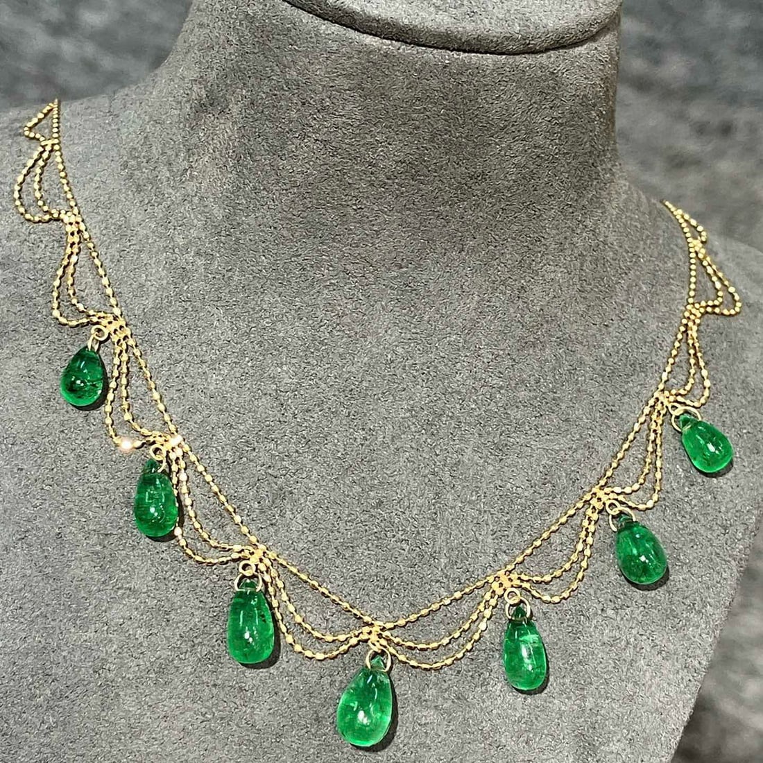 14k Gold 8 Ct Natural Emerald Necklace: Ref:230966080 // gold content:14k gold // main gemstone:emerald // shape:pear // carat weight:8ct // color:green // treatment:natural // Condition: New Low Estimate: 6200.00 High Estimate: 9200.00