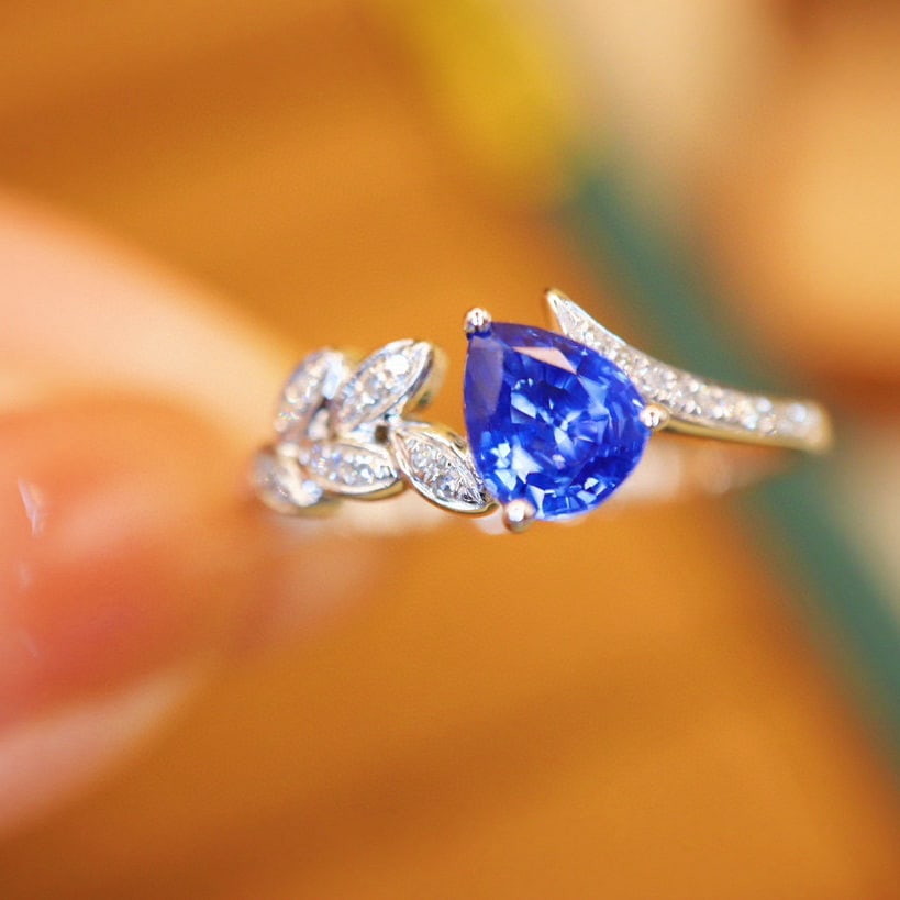14k Gold 0.82 Ctw Natural Sapphire & Diamond Ring: Ref:230966127 // gold content:14k gold // ring size:7. 25us // // main gemstone:sapphire // shape:pear // carat weight:0. 76ct // color:blue // treatment:natural // // adjacent gemstone 2 : diamond