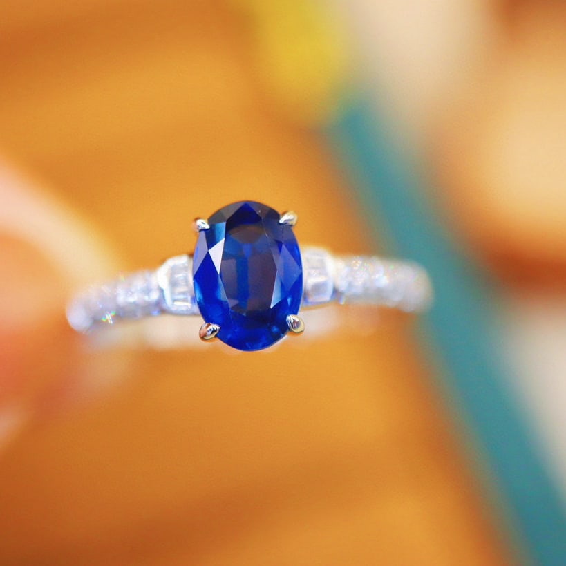14k Gold 1.06 Ctw Natural Sapphire & Diamond Ring: Ref:230966128 // gold content:14k gold // ring size:7. 25us // // main gemstone:sapphire // shape:oval // carat weight:0. 9ct // color:blue // treatment:natural // // adjacent gemstone 2 : diamond //