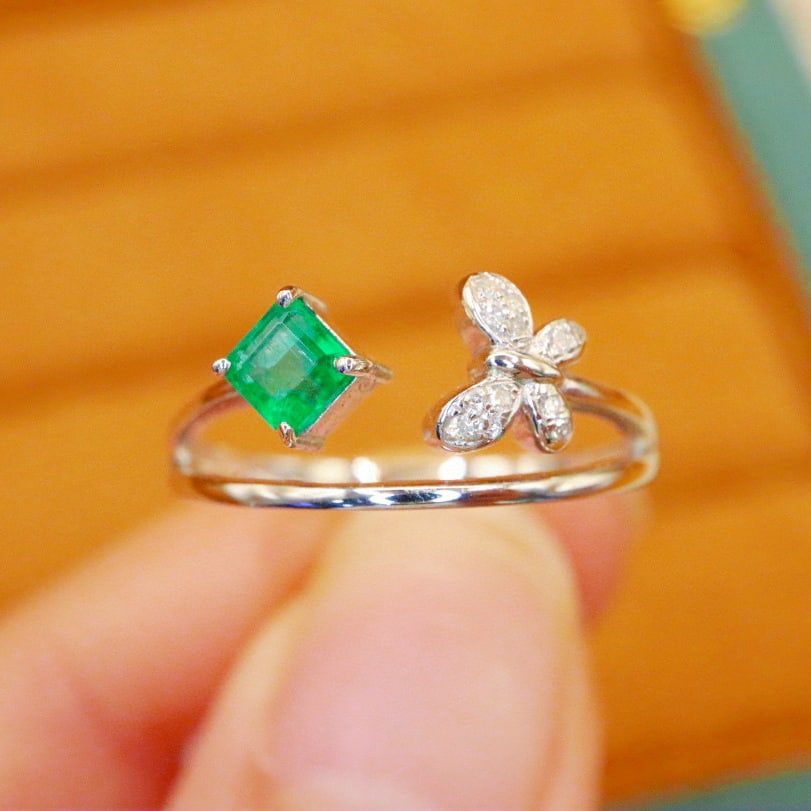 14k Gold 0.41 Ctw Natural Emerald & Diamond Ring: Ref:230966134 // gold content:14k gold // ring size:7. 25us // // main gemstone:emerald // shape:octagonal // carat weight:0. 38ct // color:green // treatment:natural // // adjacent gemstone 2 :