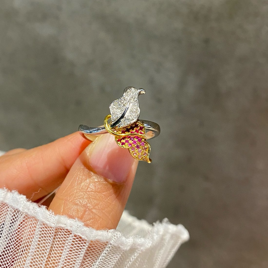 14k Gold 0.25 Ctw Natural Ruby & Diamond Ring: Ref:230966179 // gold content:14k gold // ring size:7. 25us // // main gemstone:ruby // shape:round // carat weight:0. 1ct // color:red // treatment:natural // cut grade:g // // adjacent gemstone 2 :