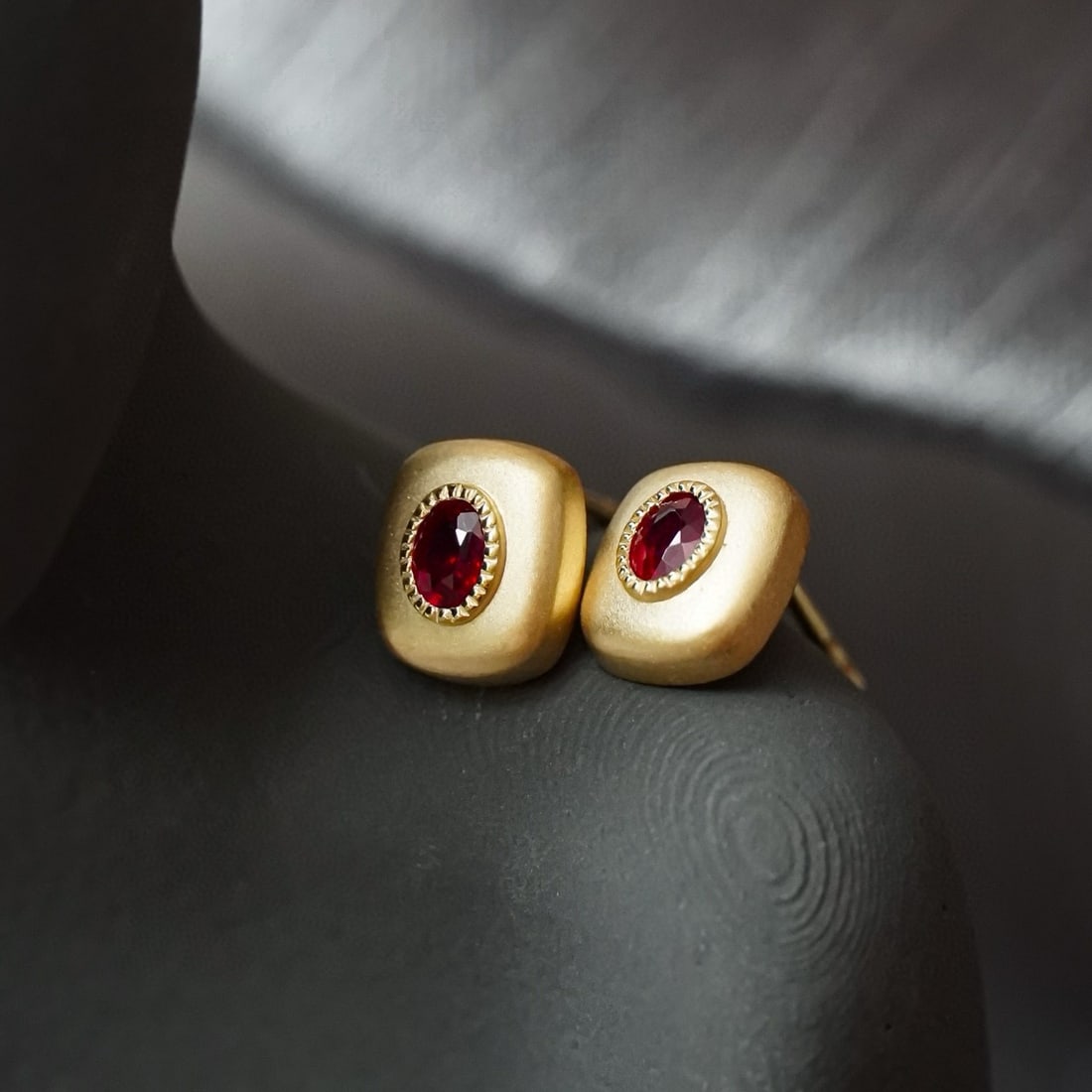 14k Gold 0.6 Ct Natural Ruby Earrings - 2