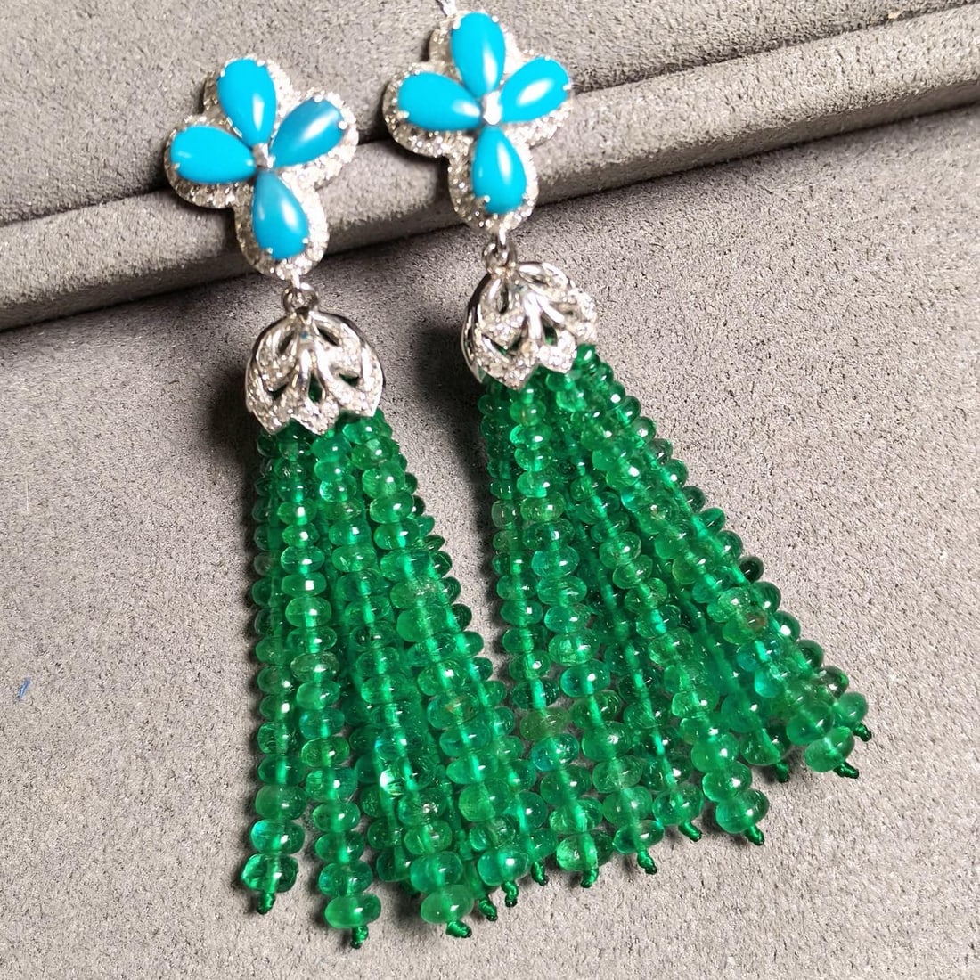 14k Gold 30.51 Ctw Natural Emerald & Diamond Earrings: Ref:230966288 // gold content:14k gold // main gemstone:emerald // shape:bead // carat weight:30ct // color:green // treatment:natural // // adjacent gemstone 2 : diamond // shape:round // carat