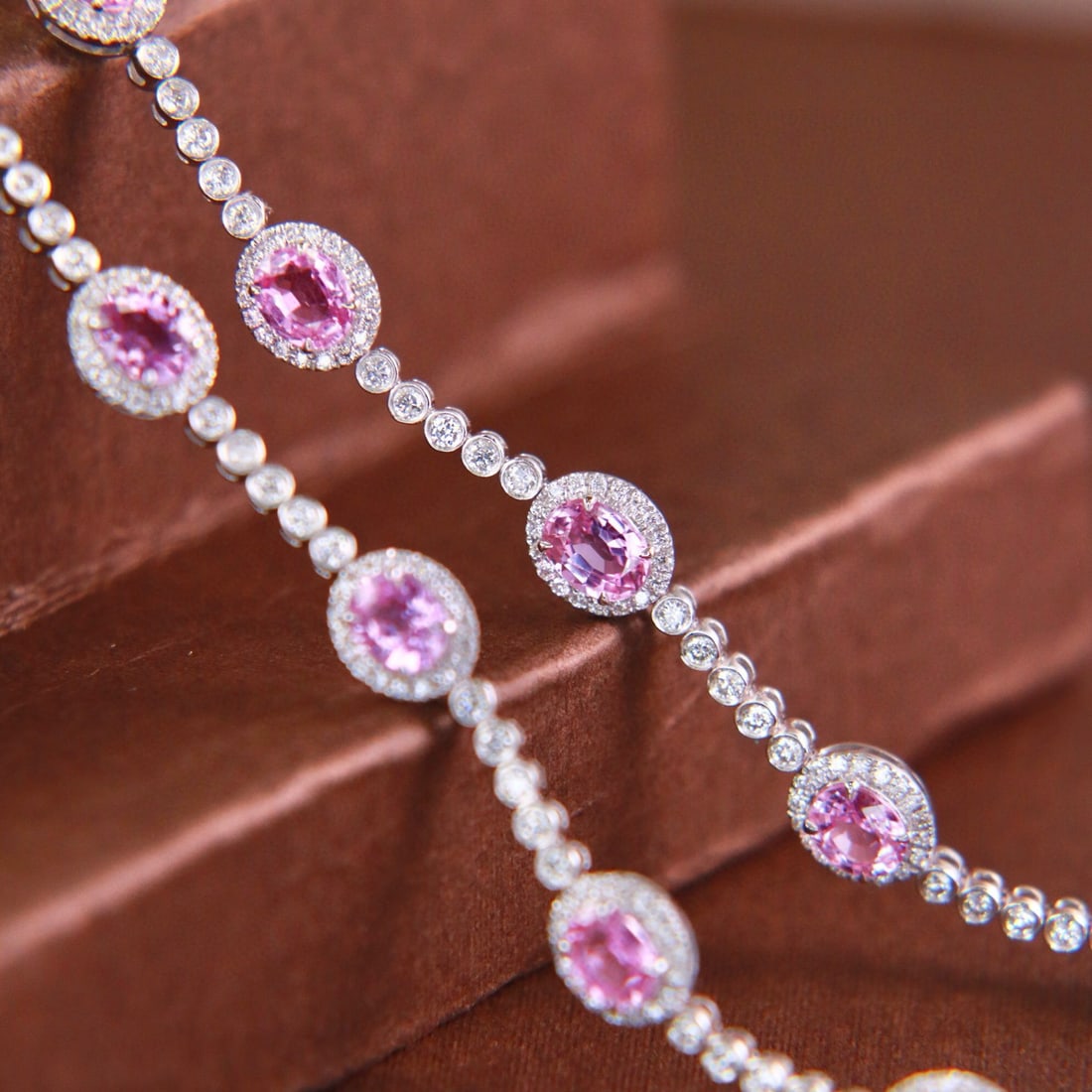 14k Gold 2.55 Ctw Natural Sapphire & Diamond Bracelet: Ref:230966435 // gold content:14k gold // main gemstone:sapphire // shape:oval // carat weight:2. 05ct // color:pink // treatment:natural // // adjacent gemstone 2 : diamond // shape:round // carat