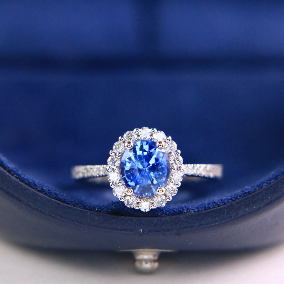 14k Gold 1.85 Ctw Natural Sapphire & Diamond Ring: Ref:230966440 // gold content:14k gold // ring size:7. 25us // // main gemstone:sapphire // shape:oval // carat weight:1. 42ct // color:cornflower blue // treatment:natural // // adjacent gemstone 2