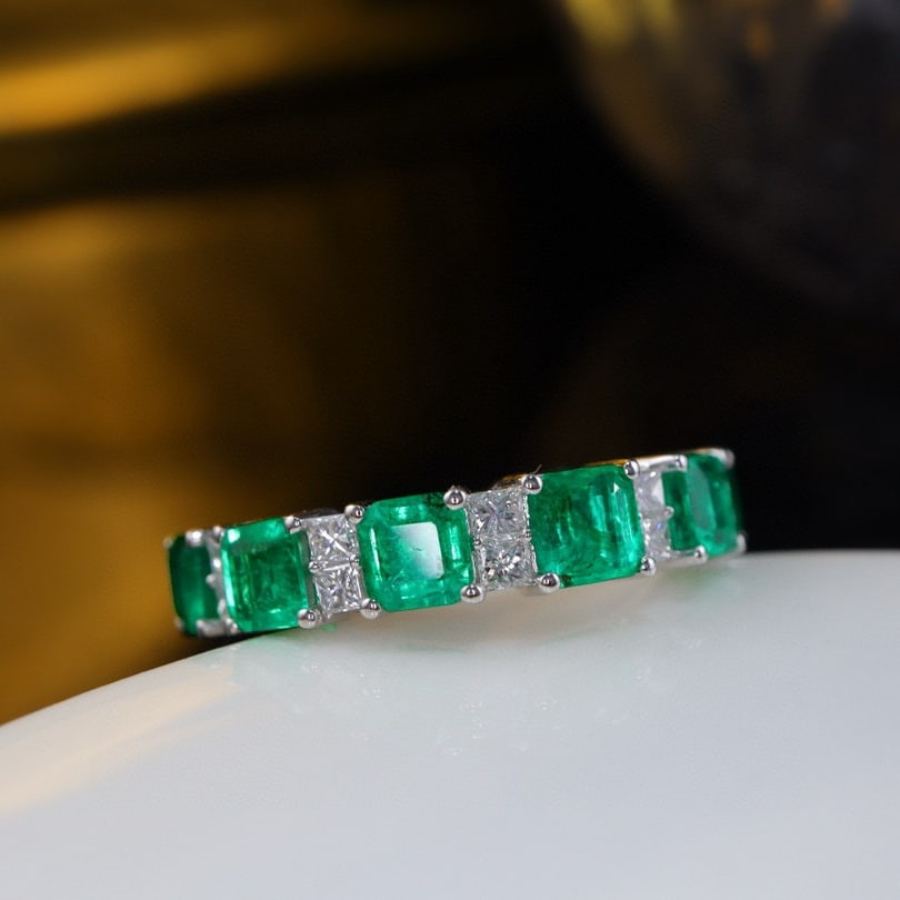 14k Gold 2.92 Ctw Natural Emerald & Diamond Ring: Ref:230966446 // gold content:14k gold // ring size:7. 25us // // main gemstone:emerald // shape:octagonal // carat weight:2. 25ct // color:green // treatment:natural // // adjacent gemstone 2 :