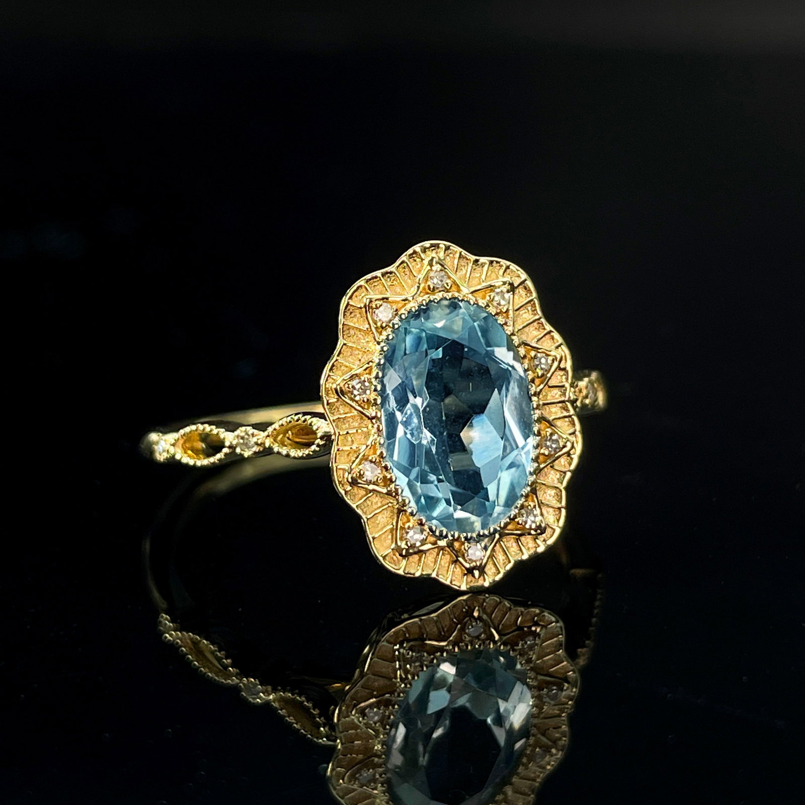 14k Gold 1.8 Ct Natural Aquamarine & Diamond Ring - 2