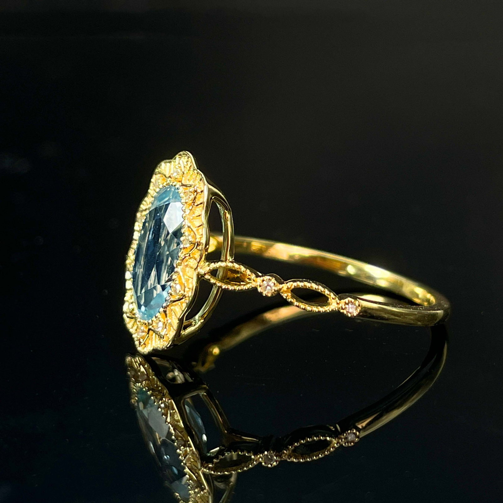 14k Gold 1.8 Ct Natural Aquamarine & Diamond Ring - 3