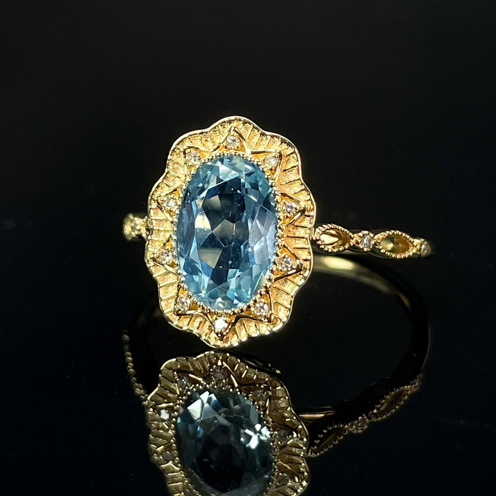 14k Gold 1.8 Ct Natural Aquamarine & Diamond Ring - 5