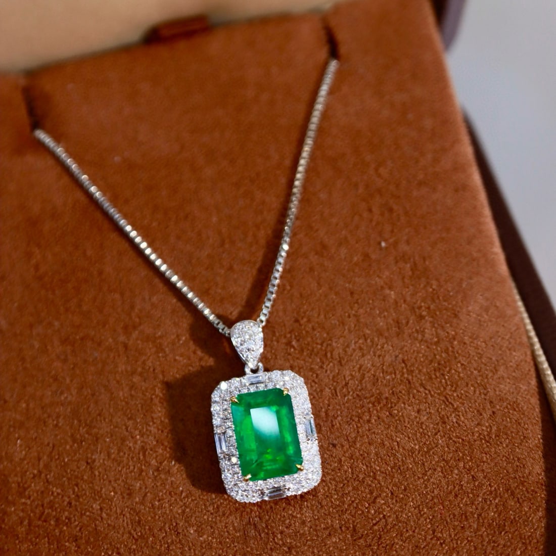 14k Gold 2.15 Ctw Natural Emerald & Diamond Pendant( Without Chain ) - 2