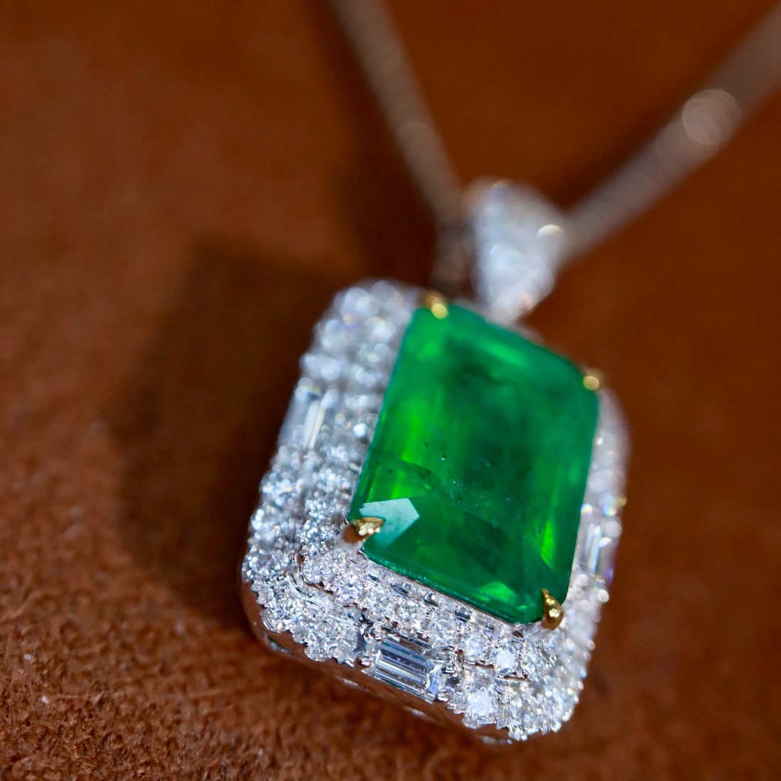 14k Gold 2.15 Ctw Natural Emerald & Diamond Pendant( Without Chain ) - 3