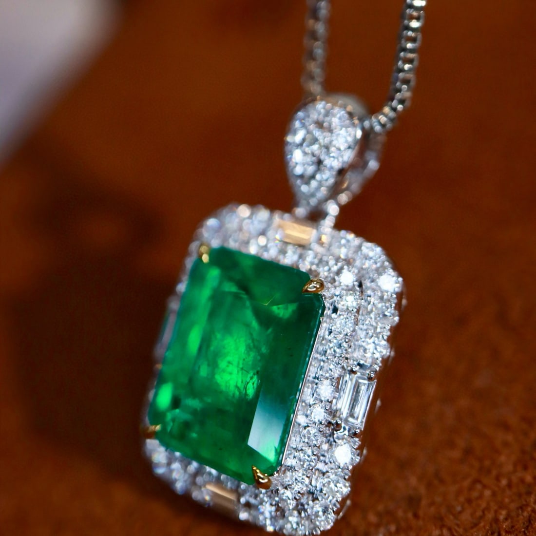 14k Gold 2.15 Ctw Natural Emerald & Diamond Pendant( Without Chain ) - 6