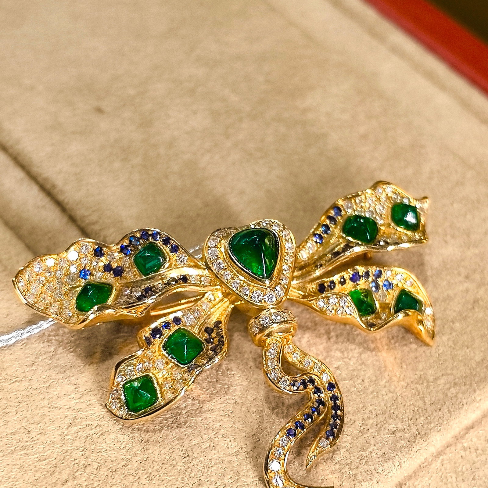 14k Gold 5.25 Ctw Natural Emerald & Diamond Brooch/pendant( Without Chain ): Ref:230977054 // gold content:14k gold // main gemstone:emerald // shape:multiply // carat weight:4. 5ct // color:green // treatment:natural // // adjacent gemstone 2 : diamond // shape:round // carat