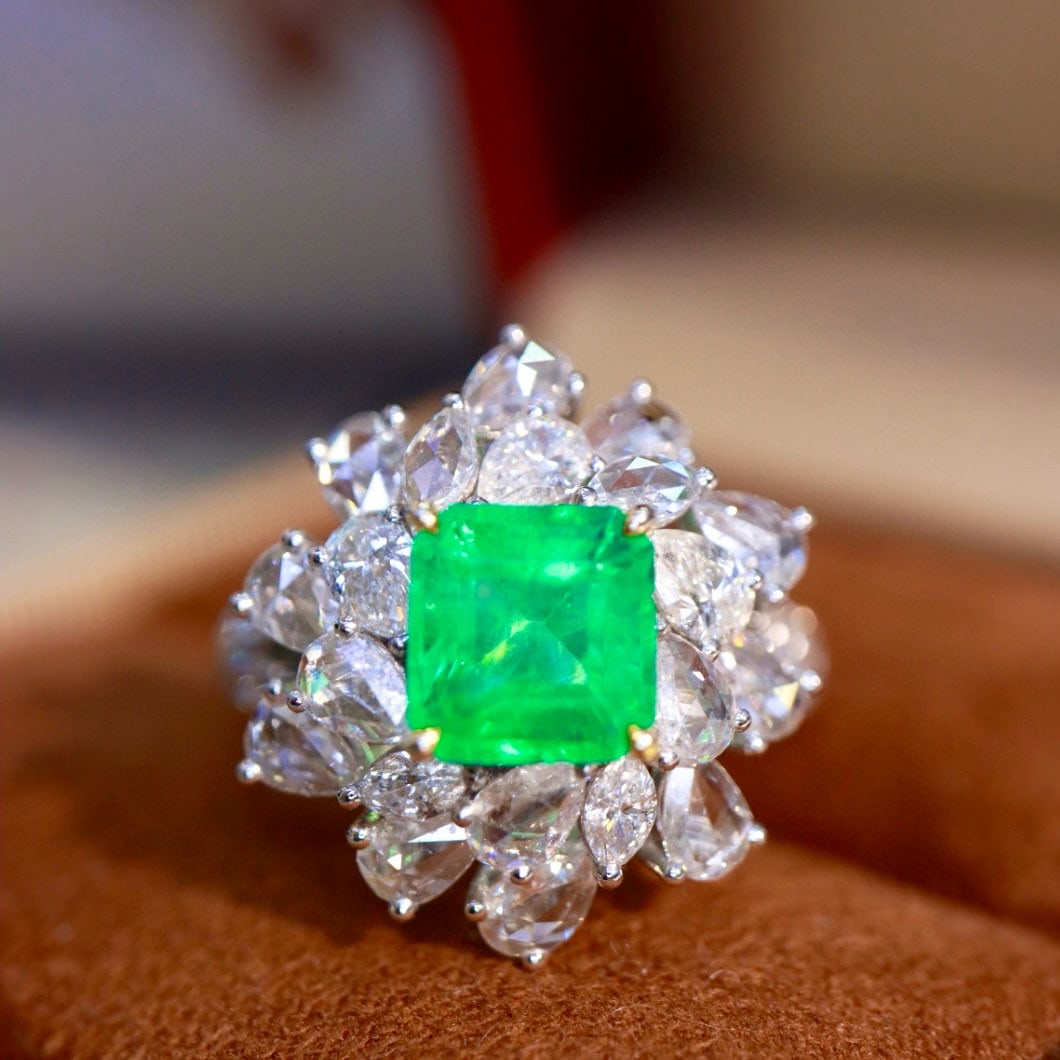 14k Gold 3.01 Ctw Natural Emerald & Diamond Ring: Ref:230977062 // gold content:14k gold // ring size:7. 25us // // main gemstone:emerald // shape:octagonal // carat weight:1. 4ct // color:green // treatment:natural // // adjacent gemstone 2 :