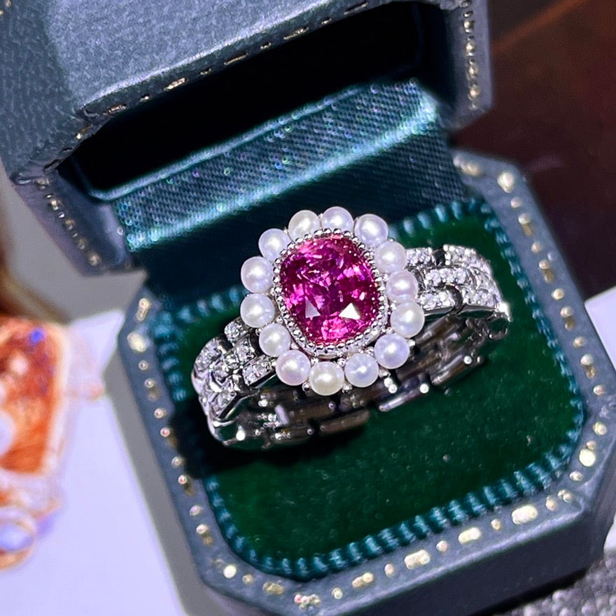 14k Gold 1.28 Ctw Natural Sapphire & Diamond Ring: Ref:230977065 // gold content:14k gold // ring size:7. 25us // // main gemstone:sapphire // shape:cushion // carat weight:1. 17ct // color:pinkish purple // treatment:natural // // adjacent gemstone
