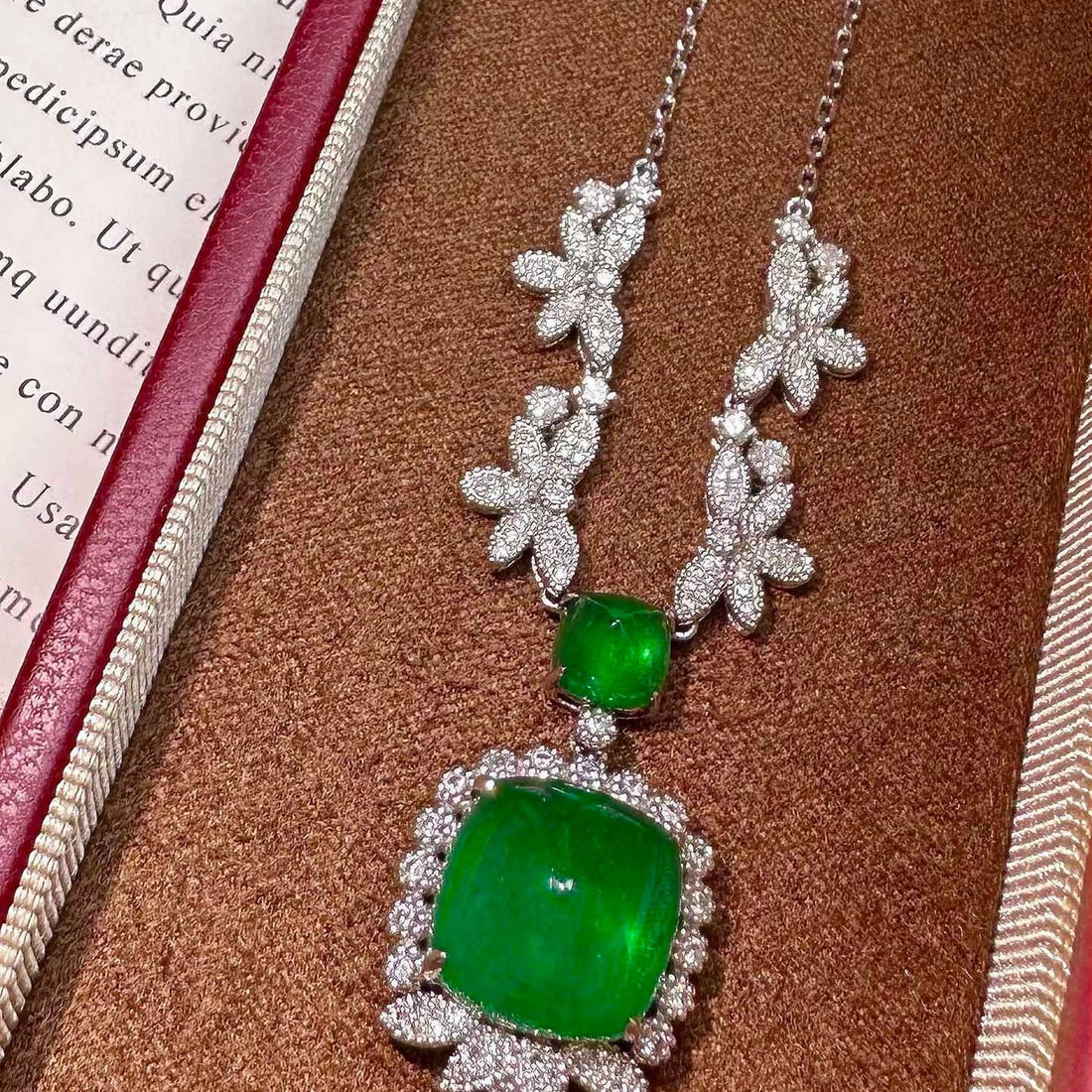 14k Gold 7.62 Ct Vivid Green Natural Emerald & Diamond Necklace - 2