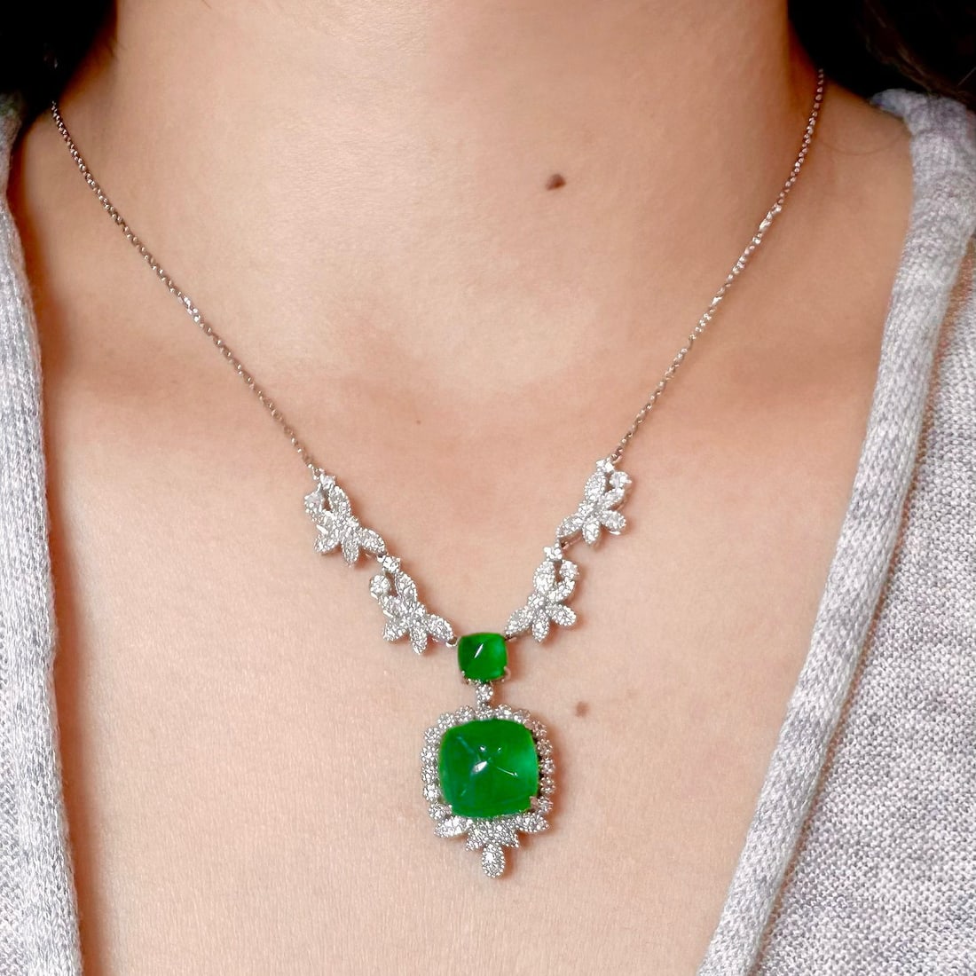 14k Gold 7.62 Ct Vivid Green Natural Emerald & Diamond Necklace - 3