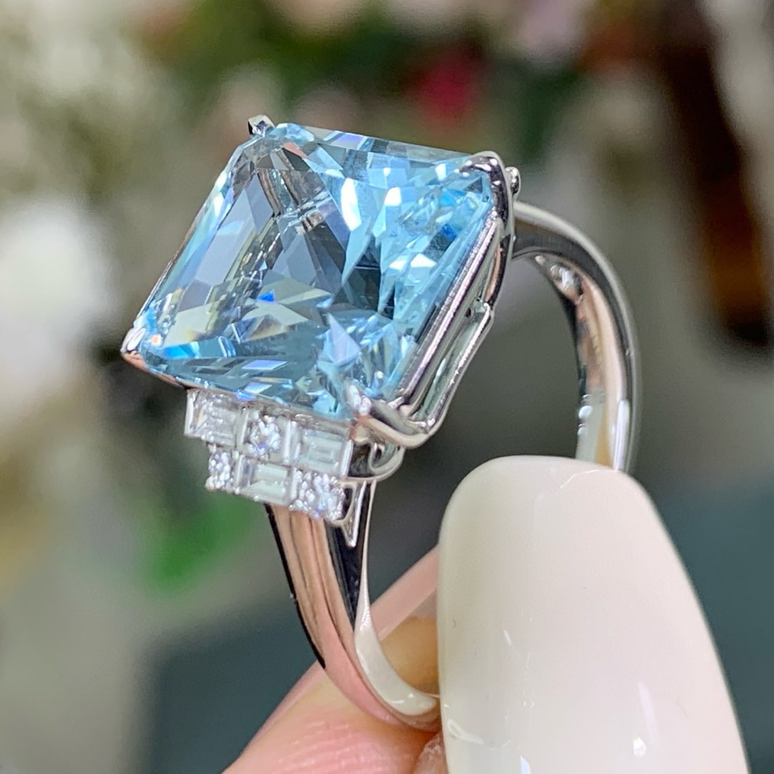14k Gold 5.22 Ctw Natural Aquamarine & Diamond Ring - 3