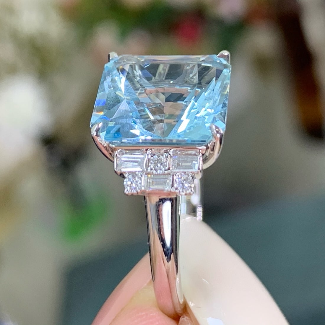 14k Gold 5.22 Ctw Natural Aquamarine & Diamond Ring - 4