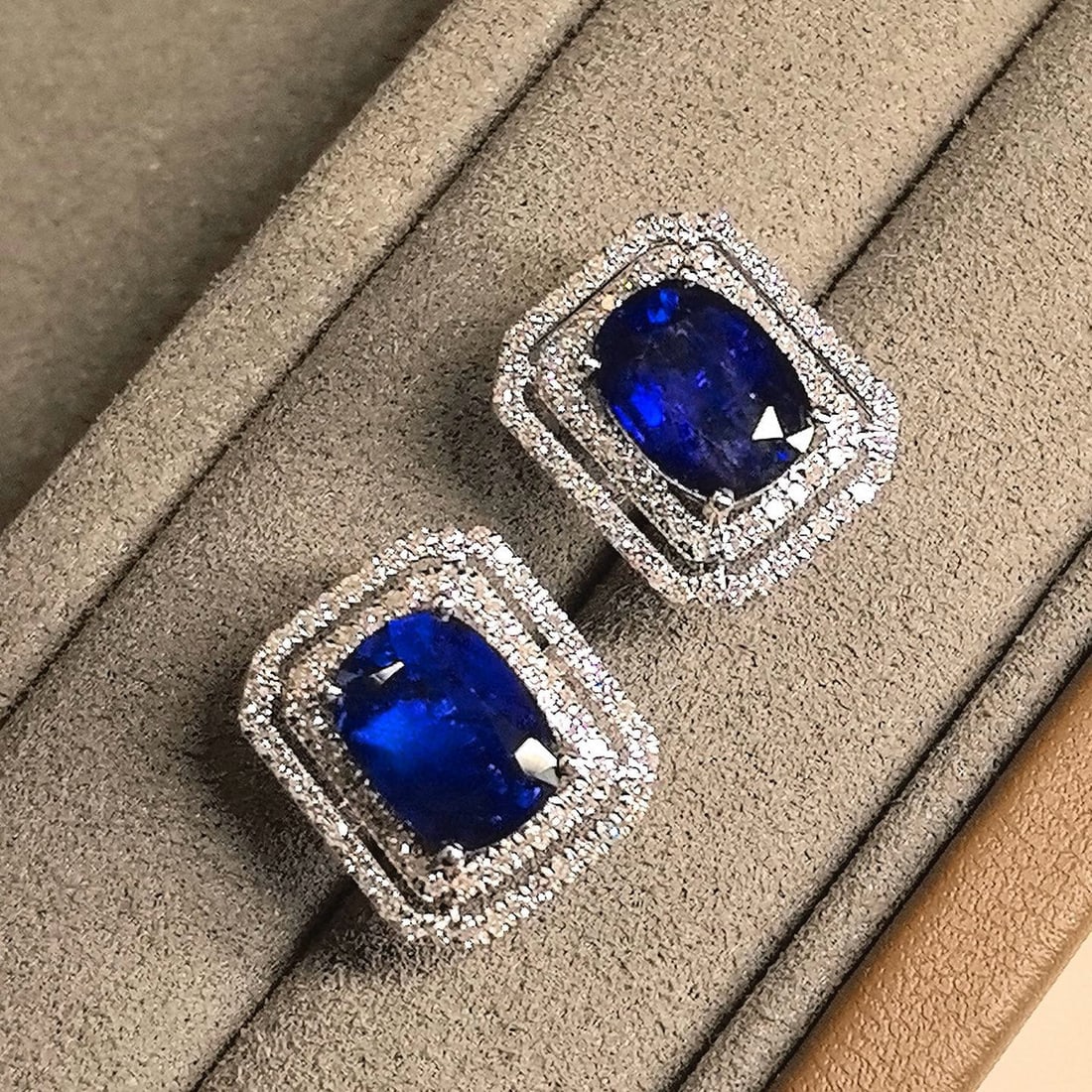 14k Gold 3.55 Ctw Natural Sapphire & Diamond Earrings: Ref:230977088 // gold content:14k gold // main gemstone:sapphire // shape:oval // carat weight:3. 12ct // color:blue // treatment:natural // // adjacent gemstone 2 : diamond // shape:round // carat we