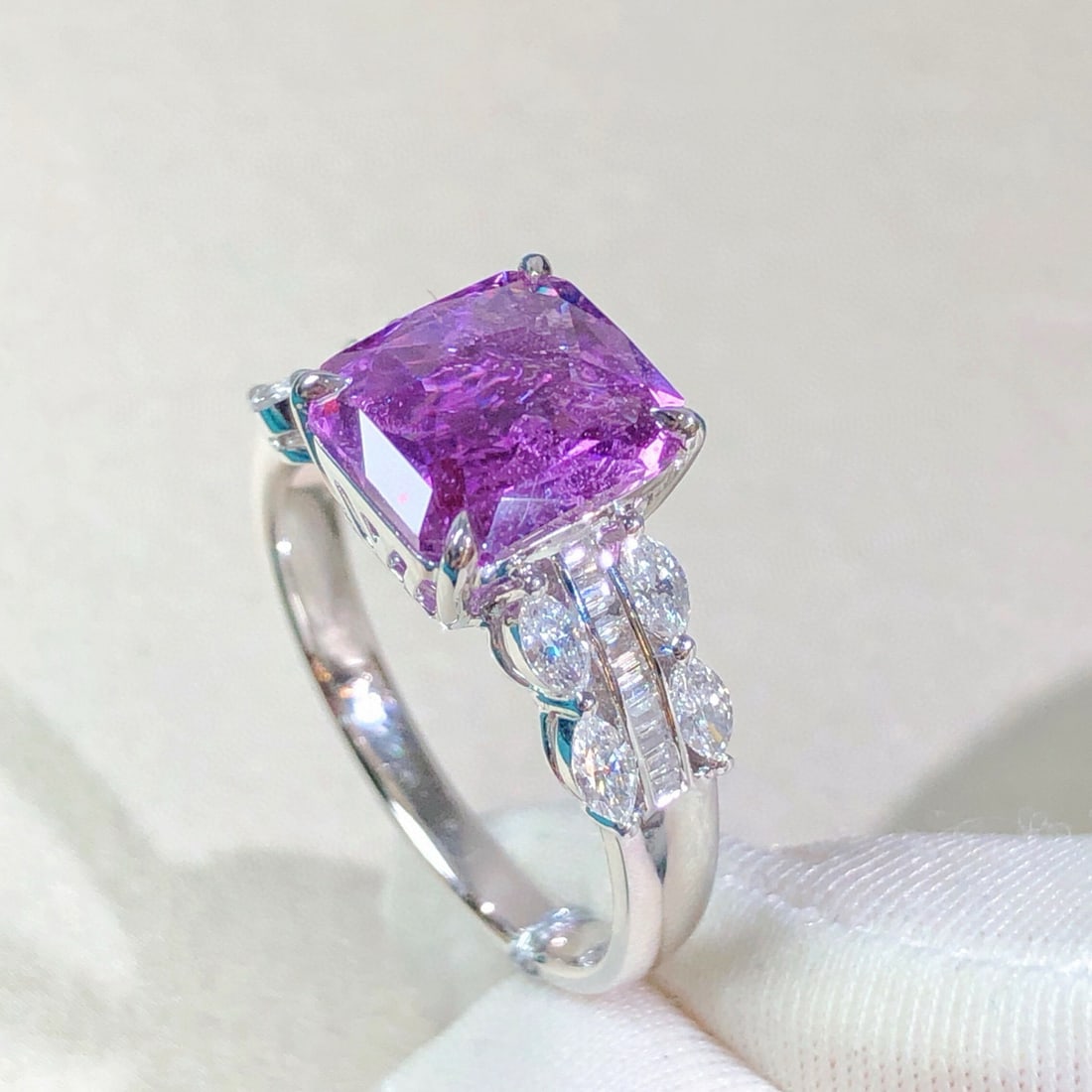 14k Gold 3.48 Ctw Natural Sapphire & Diamond Ring - 6