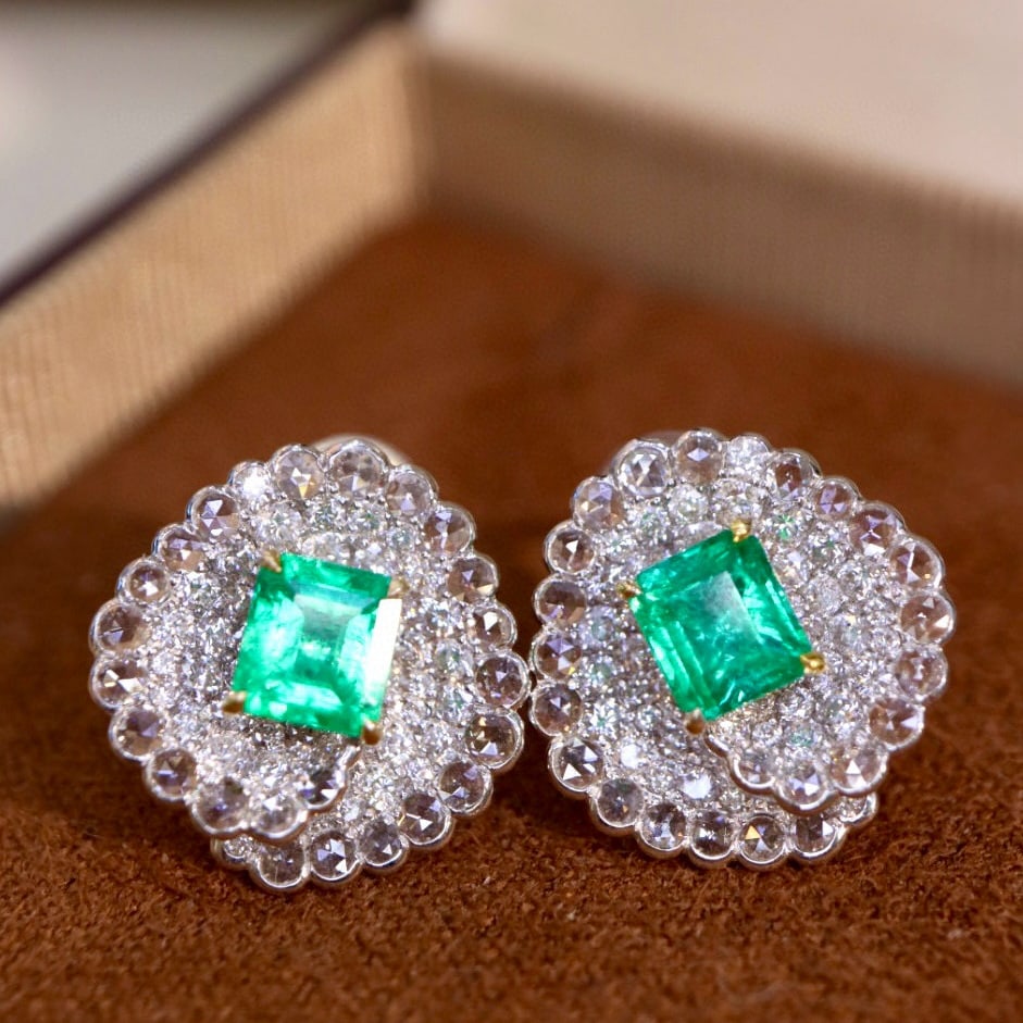14k Gold 2.67 Ctw Natural Emerald & Diamond Earrings: Ref:230977120 // gold content:14k gold // main gemstone:emerald // shape:octagonal // carat weight:1. 27ct // color:green // treatment:natural // // adjacent gemstone 2 : diamond // shape:round // car