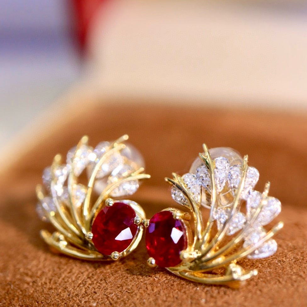 14k Gold 0.7 Ctw Natural Ruby & Diamond Earrings: Ref:230977122 // gold content:14k gold // main gemstone:ruby // shape:oval // carat weight:0. 6ct // color:red // treatment:natural // // adjacent gemstone 2 : diamond // shape:round // carat
