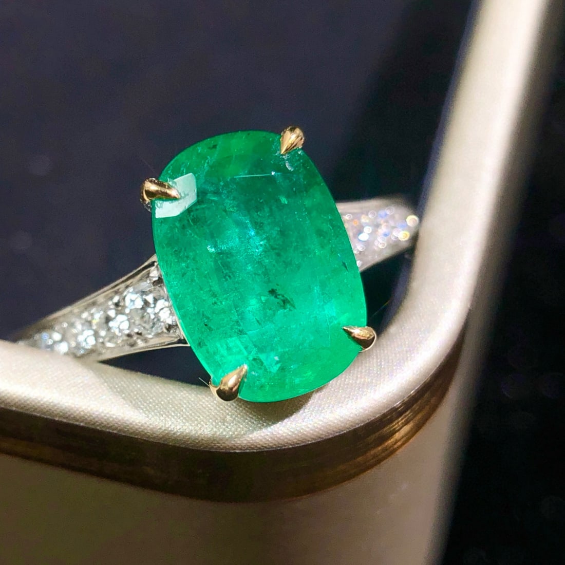 14k Gold 2.24 Ctw Natural Emerald & Diamond Ring - 2