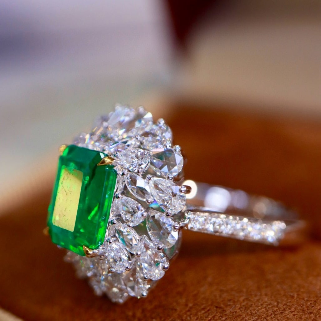14k Gold 3.55 Ctw Natural Emerald & Diamond Ring - 2