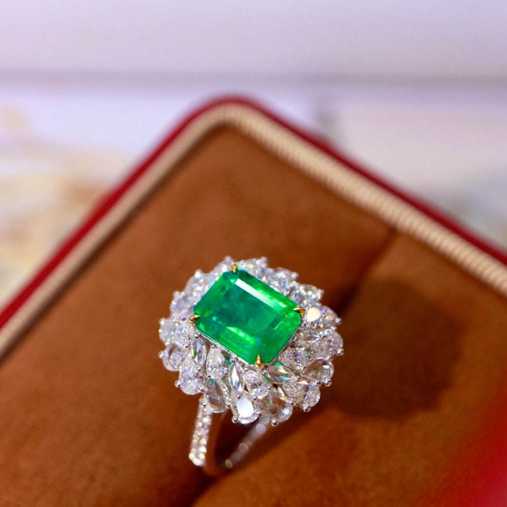 14k Gold 3.55 Ctw Natural Emerald & Diamond Ring - 4