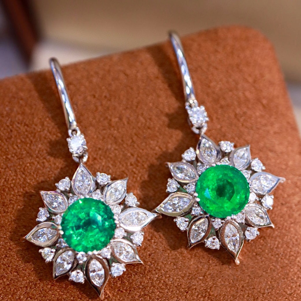14k Gold 3.04 Ctw Natural Emerald & Diamond Earrings: Ref:230977173 // gold content:14k gold // main gemstone:emerald // shape:round // carat weight:2. 35ct // color:green // treatment:natural // cut grade:g // // adjacent gemstone 2 : diamond // shape:m