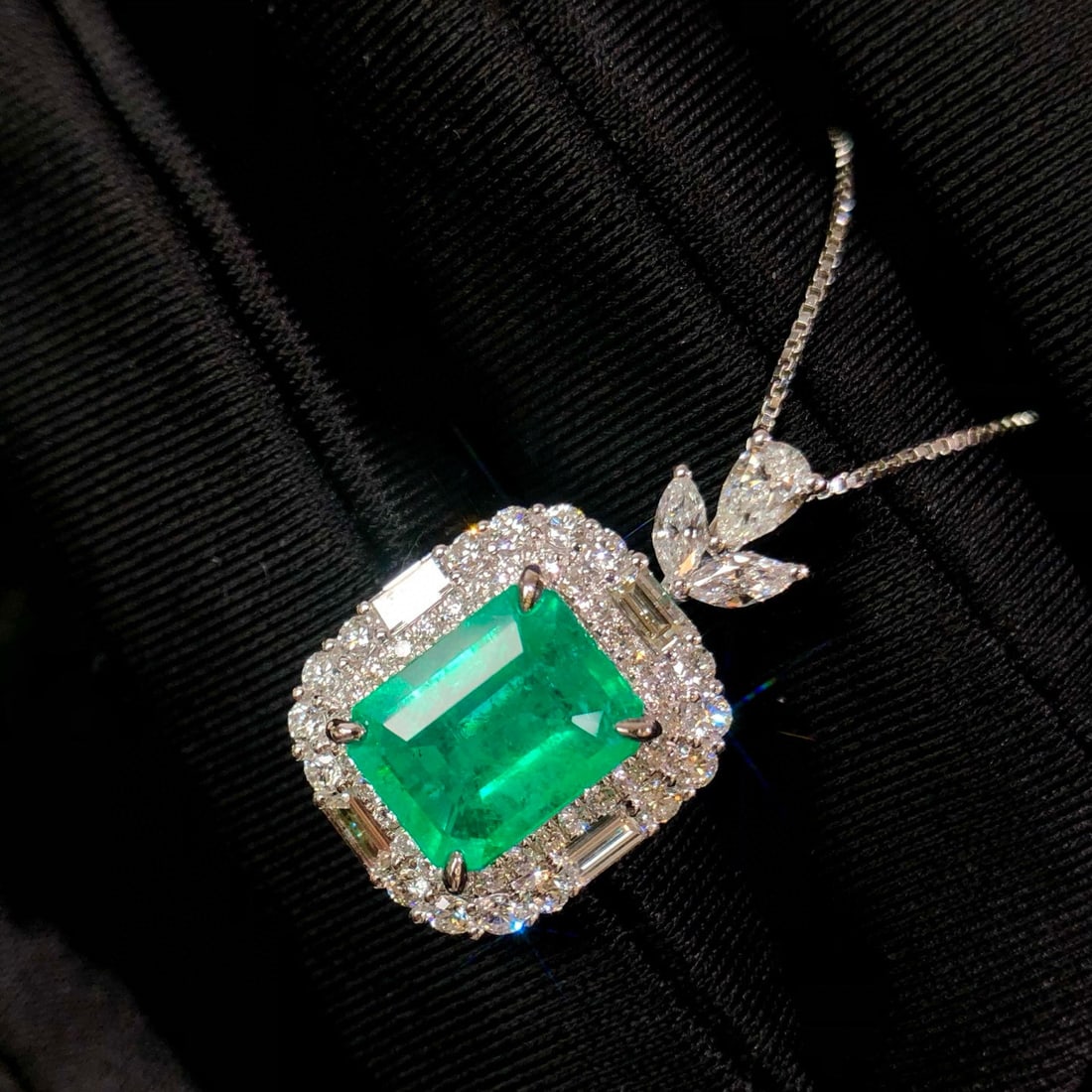 14k Gold 2.84 Ctw Natural Emerald & Diamond Pendant( Without Chain ) - 2