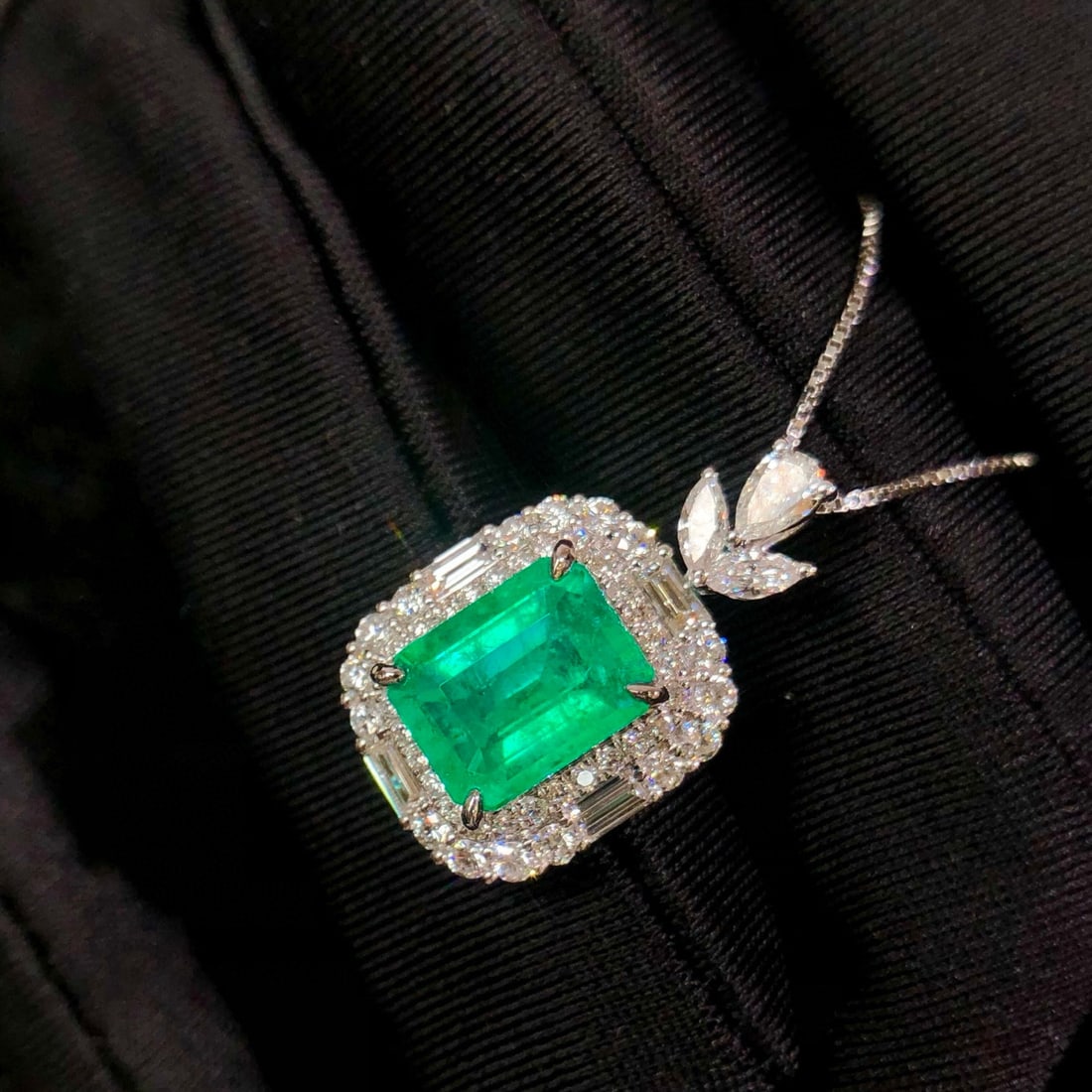 14k Gold 2.84 Ctw Natural Emerald & Diamond Pendant( Without Chain ) - 3