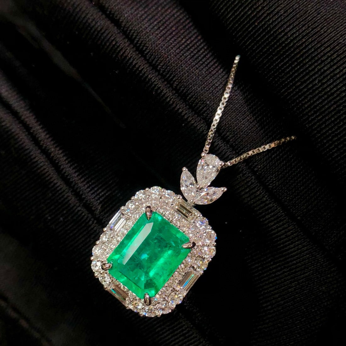 14k Gold 2.84 Ctw Natural Emerald & Diamond Pendant( Without Chain ) - 4